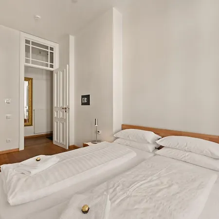 Apartamento 1,292 Sq Ft Historic Landmark, Checkpoint Charlie Berlín