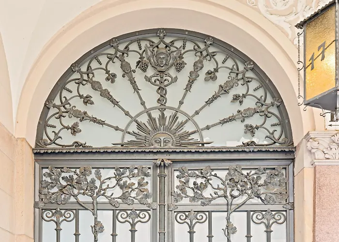 1,292 Sq Ft Historic Landmark, Checkpoint Charlie * Berlin