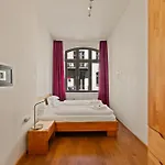 公寓 1,292 Sq Ft Historic Landmark, Checkpoint Charlie *