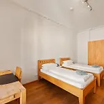 1,292 Sq Ft Historic Landmark, Checkpoint Charlie 柏林