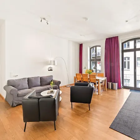 1,292 Sq Ft Historic Landmark, Checkpoint Charlie Apartment *