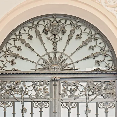 1,292 Sq Ft Historic Landmark, Checkpoint Charlie * Berlin