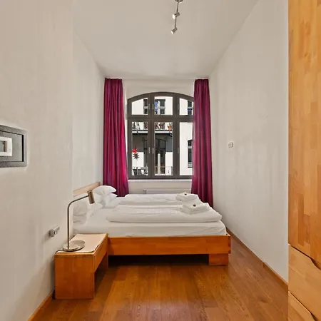 Apartment 1,292 Sq Ft Historic Landmark, Checkpoint Charlie *