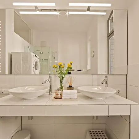 1,292 Sq Ft Historic Landmark, Checkpoint Charlie * Berlin