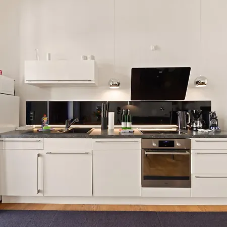 Апартаменты 1,292 Sq Ft Historic Landmark, Checkpoint Charlie