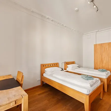 1,292 Sq Ft Historic Landmark, Checkpoint Charlie Берлин