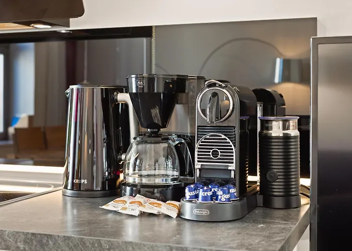 1,292 Sq Ft Historic Landmark, Checkpoint Charlie Apartment