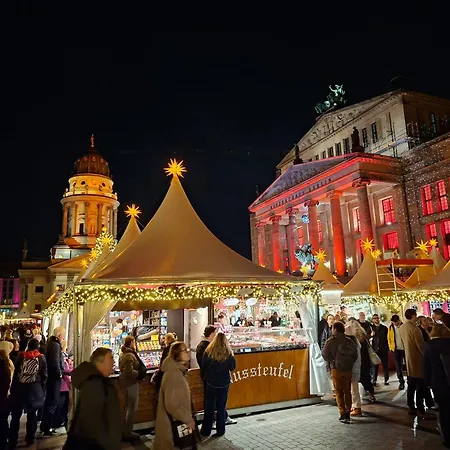 1,292 Sq Ft Historic Landmark, Checkpoint Charlie Berlijn
