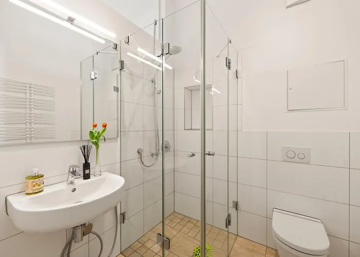 Apartman 1,292 Sq Ft Historic Landmark, Checkpoint Charlie *