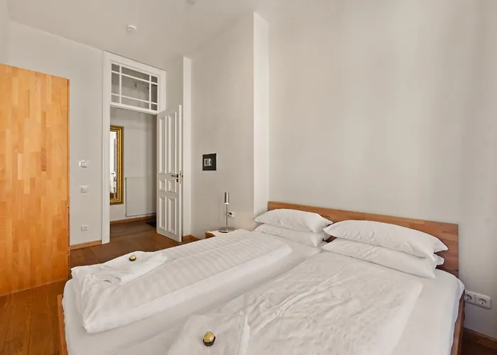 Apartamento 1,292 Sq Ft Historic Landmark, Checkpoint Charlie Berlim