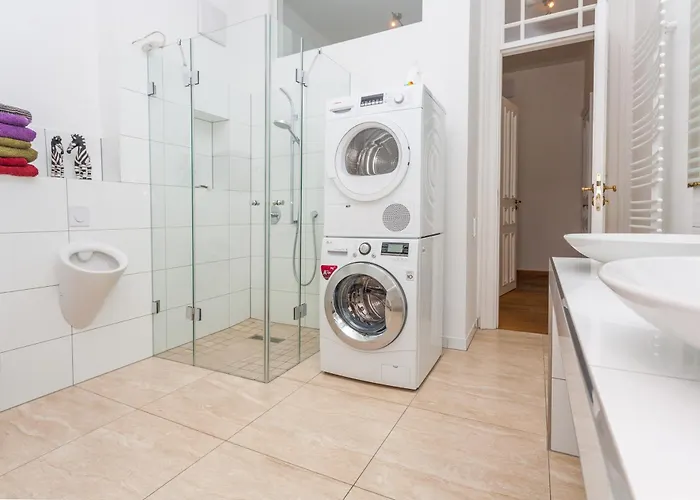 Apartman 1,292 Sq Ft Historic Landmark, Checkpoint Charlie