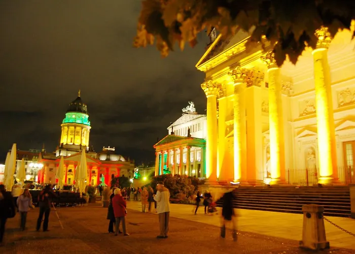 Apartamento 1,292 Sq Ft Historic Landmark, Checkpoint Charlie Berlim